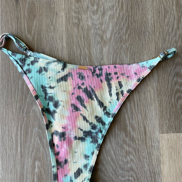 Hollister bottom bikini 👙 - Picture 3 of 5